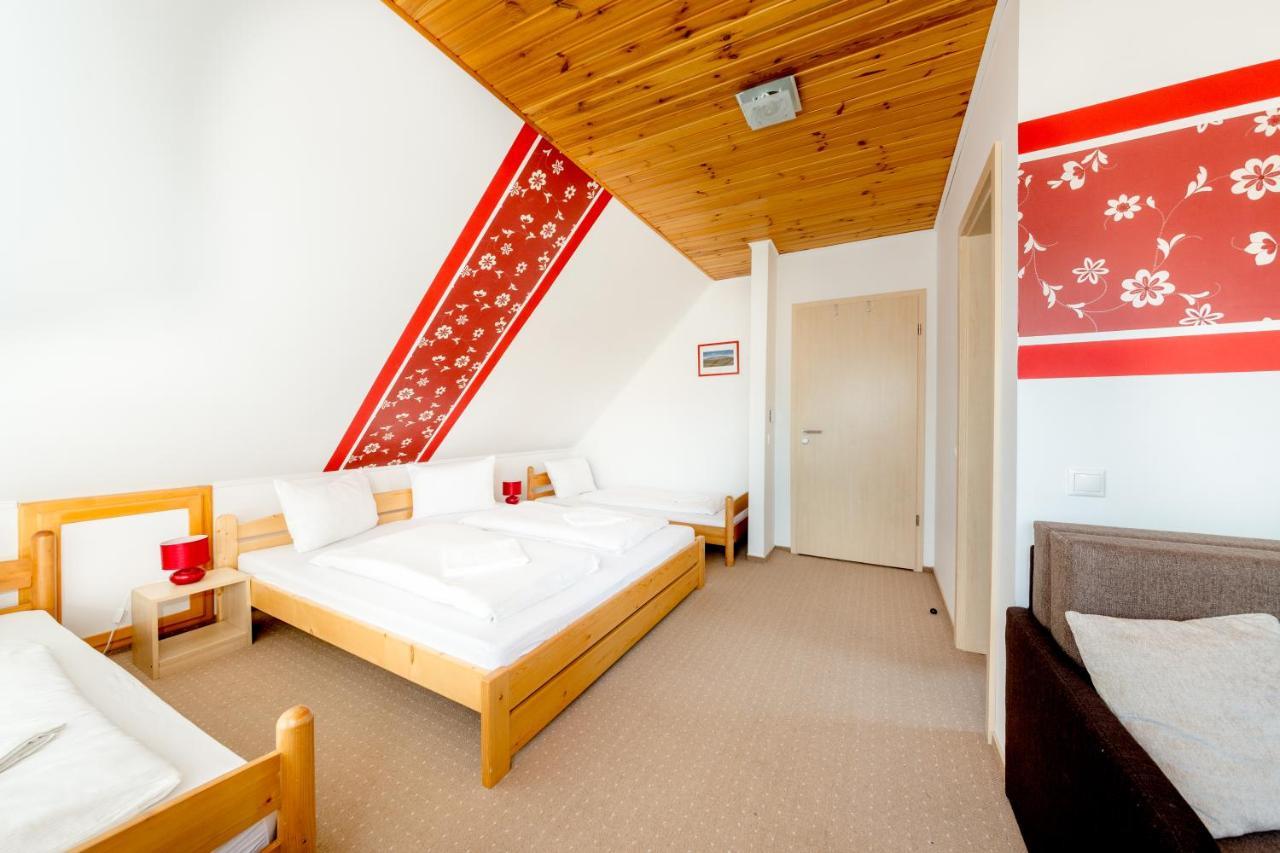 Hotel Rozmaring Vendeghaz Zengővárkony Exteriér fotografie