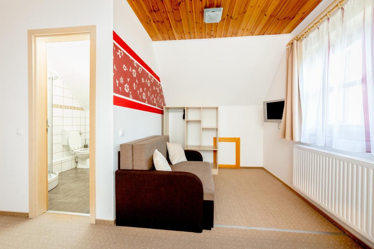 Hotel Rozmaring Vendeghaz Zengővárkony Exteriér fotografie