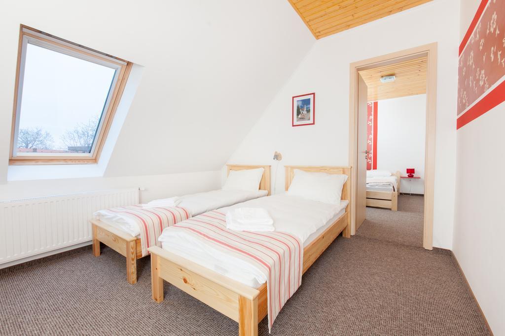 Hotel Rozmaring Vendeghaz Zengővárkony Pokoj fotografie