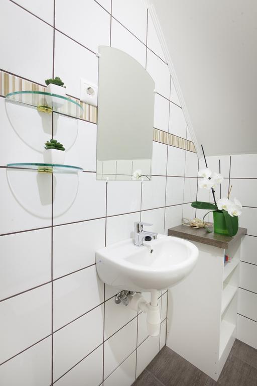 Hotel Rozmaring Vendeghaz Zengővárkony Pokoj fotografie